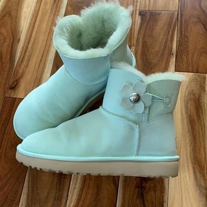 UGG Bailey Button II Flower Button Short Boots